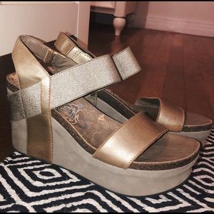 OTBT Bushnell in Gold Wedge Sandalls